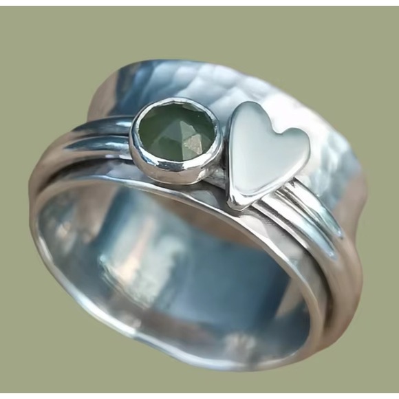 Emerald Heart Spinner Ring | Silver Plated - Picture 4 of 7